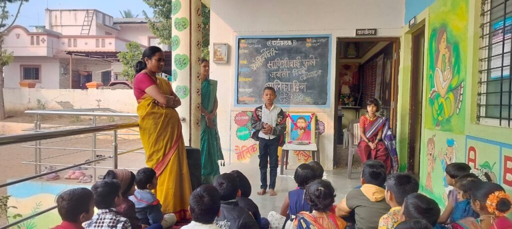 जिल्हा परिषद प्राथमिक शाळा खडकी (पिंपळगाव) येथे सावित्रीच्या लेकींचे सावित्रीबाईंना विनम्र अभिवादन!! img 20260103 wa0173