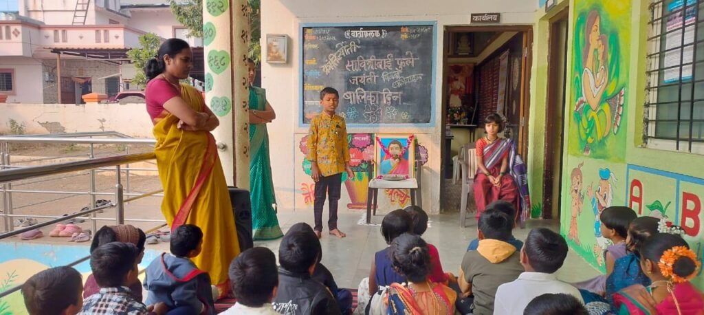 जिल्हा परिषद प्राथमिक शाळा खडकी (पिंपळगाव) येथे सावित्रीच्या लेकींचे सावित्रीबाईंना विनम्र अभिवादन!! img 20260103 wa0186