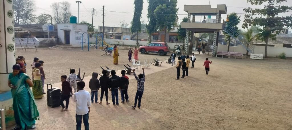 जिल्हा परिषद प्राथमिक शाळा खडकी (पिंपळगाव) येथे सावित्रीच्या लेकींचे सावित्रीबाईंना विनम्र अभिवादन!! img 20260103 wa0415