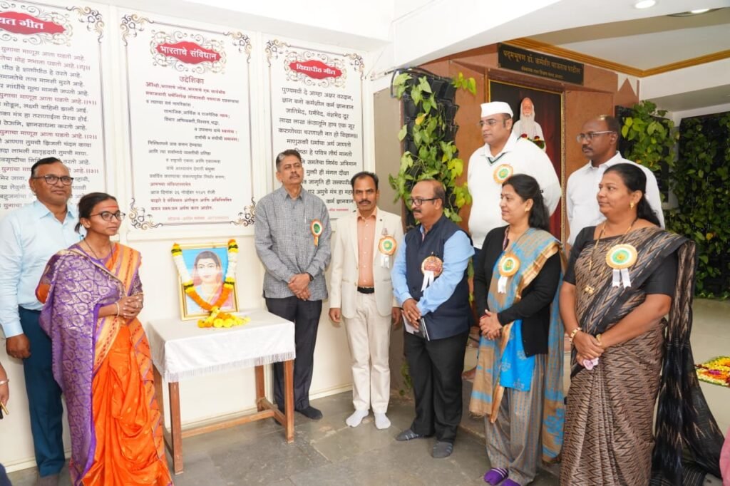 मंचर (ता.आंबेगाव) येथील अण्णासाहेब आवटे महाविद्यालयात सावित्रीबाई फुले यांना अभिनव पद्धतीने केले अभिवादन !! img 20260104 wa0888