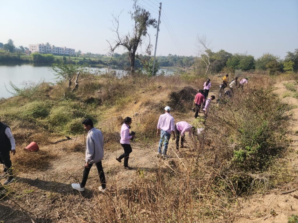 अण्णासाहेब आवटे महाविद्यालयाच्या राष्ट्रीय सेवा योजनेच्या विशेष हिवाळी शिबिरात विविध उपक्रमांचे नियोजन !! img 20260122 wa0254