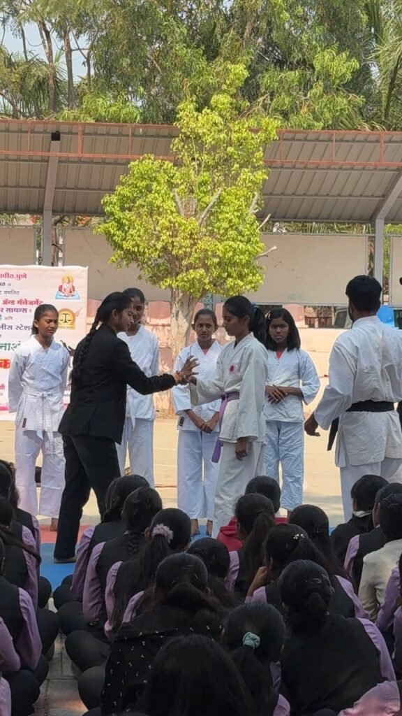 समर्थ शैक्षणिक संकुलात निर्भय कन्या अभियानाचे आयोजन !! img 20260216 wa0512