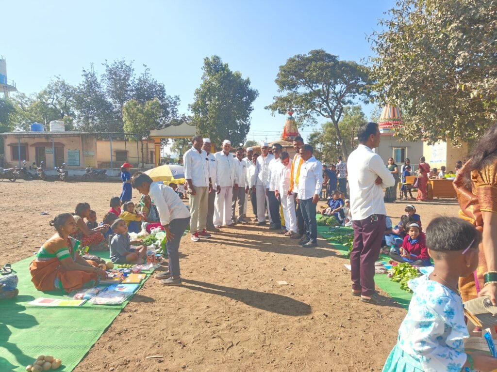 जिल्हा परिषद प्राथमिक शाळा पारगाव (शिंगवे) येथील चिमुकल्या शालेय विद्यार्थ्यांनी बाजाराच्या माध्यमातून घेतले व्यवहार ज्ञानाचे धडे !! motion photo 4282472084069056930