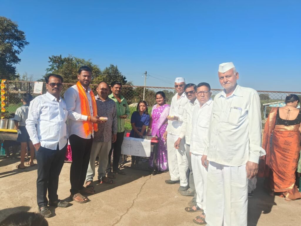 जिल्हा परिषद प्राथमिक शाळा पारगाव (शिंगवे) येथील चिमुकल्या शालेय विद्यार्थ्यांनी बाजाराच्या माध्यमातून घेतले व्यवहार ज्ञानाचे धडे !! motion photo 8129340093109343323