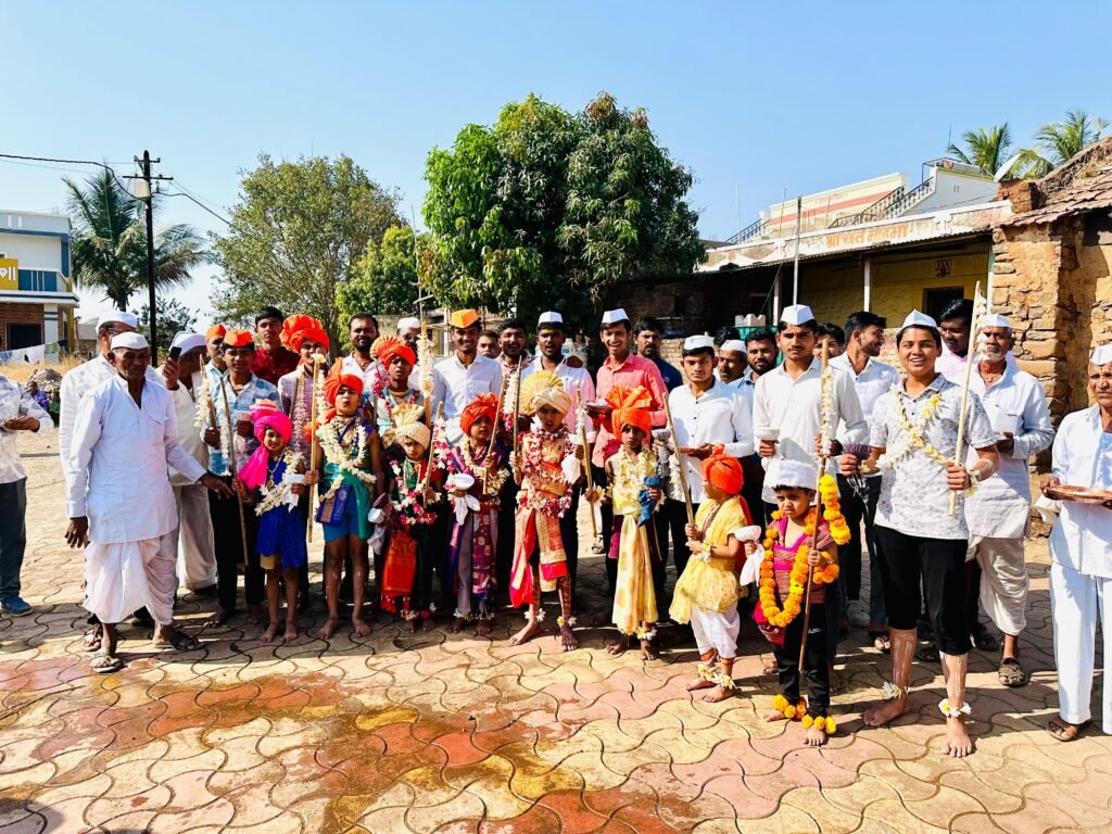 शिरदाळे (ता.आंबेगाव) येथे पारंपरिक पद्धतीने संपन्न झाला धूलिवंदन सण;वीरांच्या मिरवणुकीची शेकडो वर्षांची परंपरा कायम !! img 20260303 wa0543