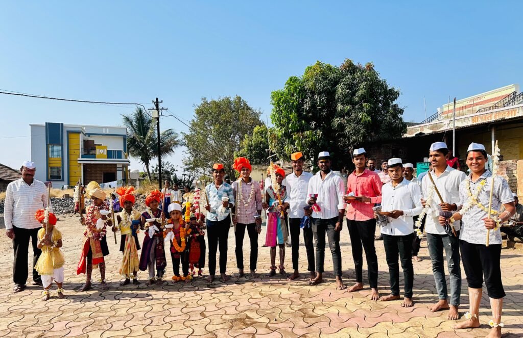 शिरदाळे (ता.आंबेगाव) येथे पारंपरिक पद्धतीने संपन्न झाला धूलिवंदन सण;वीरांच्या मिरवणुकीची शेकडो वर्षांची परंपरा कायम !! img 20260303 wa0545