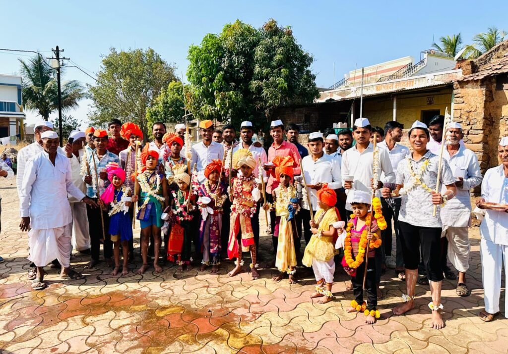 शिरदाळे (ता.आंबेगाव) येथे पारंपरिक पद्धतीने संपन्न झाला धूलिवंदन सण;वीरांच्या मिरवणुकीची शेकडो वर्षांची परंपरा कायम !! img 20260303 wa0549
