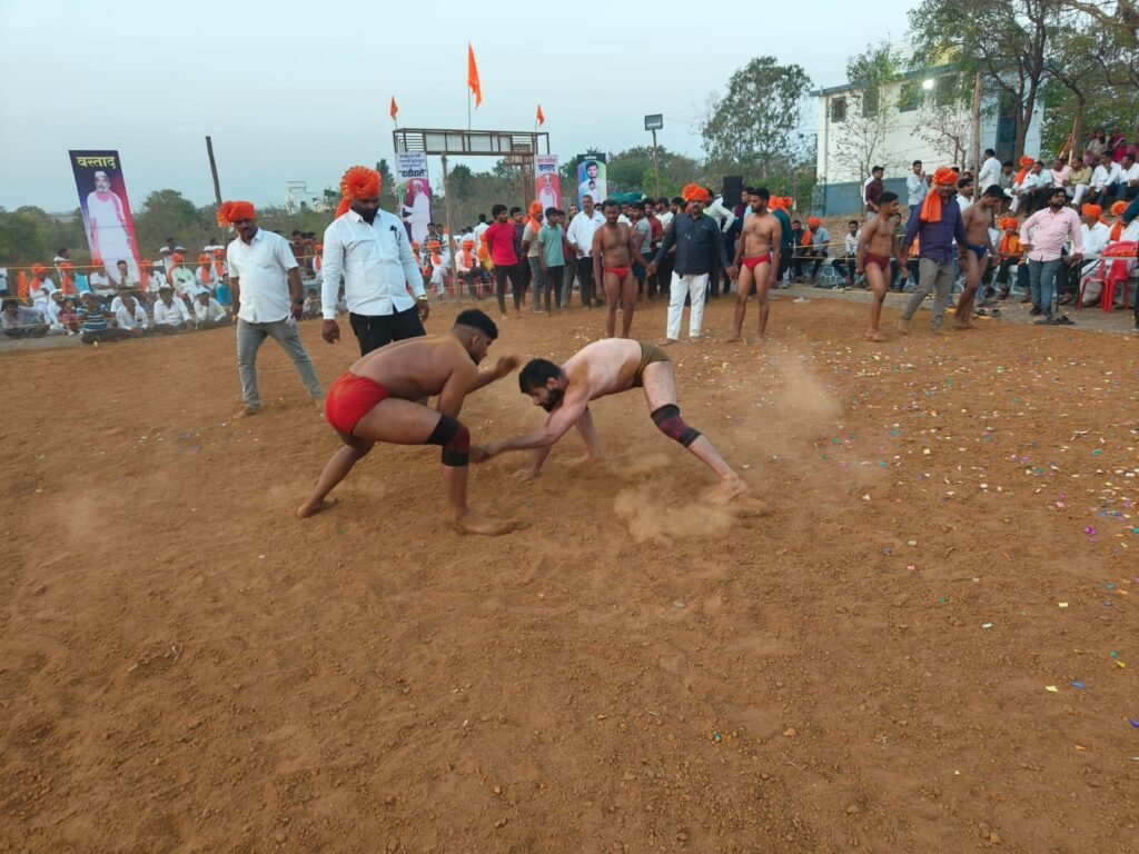 वडगावपीर (ता.आंबेगाव ) येथे हिंदू मुस्लिम ऐक्याचे प्रतिक असलेल्या श्री.पीरसाहेब-हजरत दावल मलिक पीर दर्गा शरीफ यात्रेनिमित्त भव्य कुस्त्यांचा जंगी आखाडा झाला संपन्न !! img 20260315 wa0143
