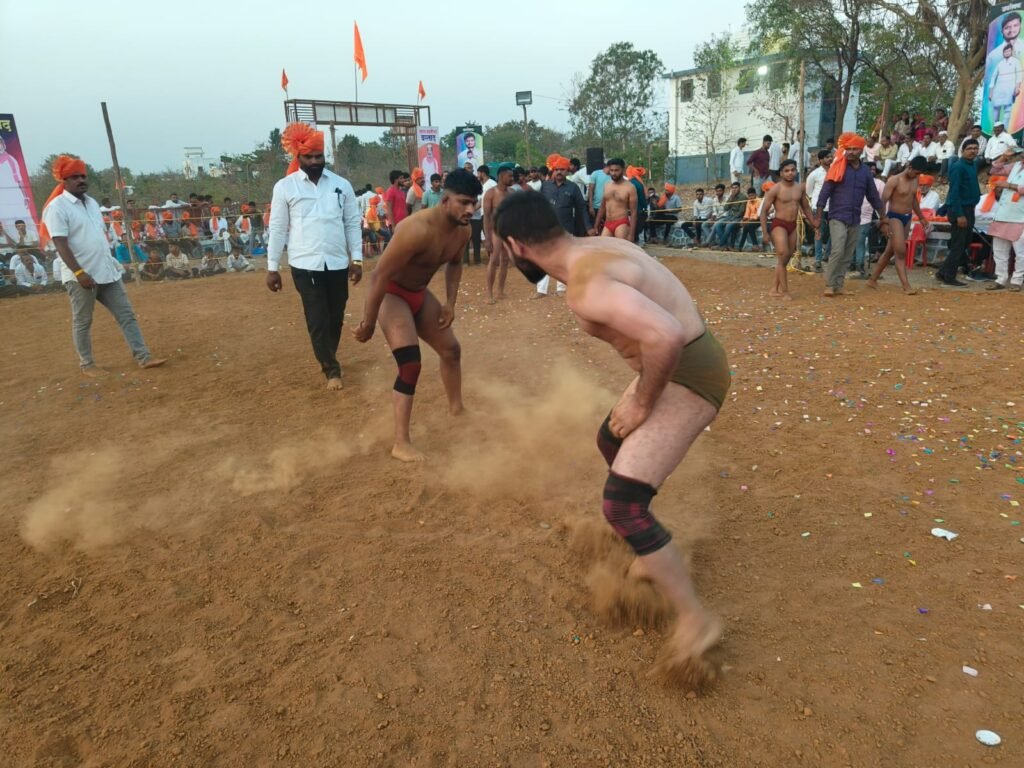वडगावपीर (ता.आंबेगाव ) येथे हिंदू मुस्लिम ऐक्याचे प्रतिक असलेल्या श्री.पीरसाहेब-हजरत दावल मलिक पीर दर्गा शरीफ यात्रेनिमित्त भव्य कुस्त्यांचा जंगी आखाडा झाला संपन्न !! img 20260315 wa0146