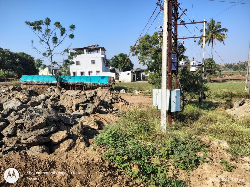 खडकवाडी (ता.आंबेगाव) येथील पांडूरंग महादू वाळूंज यांच्या शेतातील डिपी व विद्युत खांब त्वरीत हटवण्याची मागणी !! img 20260316 wa0234
