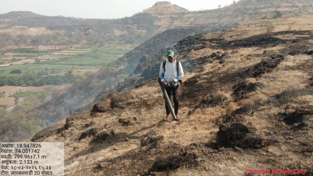 डोंगरावर वणवे लावणाऱ्या लोकांवर गुन्हे दाखल करण्याची मागणी !! img 20260329 wa0626