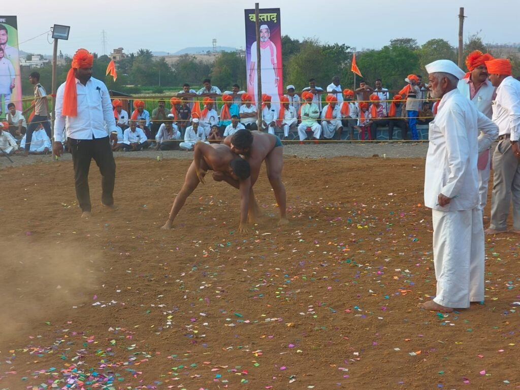 वडगावपीर (ता.आंबेगाव ) येथे हिंदू मुस्लिम ऐक्याचे प्रतिक असलेल्या श्री.पीरसाहेब-हजरत दावल मलिक पीर दर्गा शरीफ यात्रेनिमित्त भव्य कुस्त्यांचा जंगी आखाडा झाला संपन्न !! motion photo 7170739088391109235