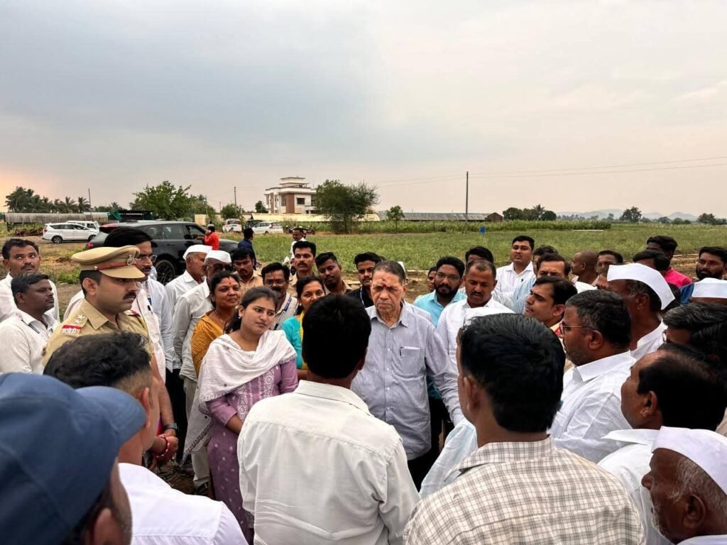 मा.मंत्री दिलीप वळसे-पाटील यांची नुकसानग्रस्त भागाला भेट; शेतकऱ्यांना दिलासा !! fb img 1775202504808