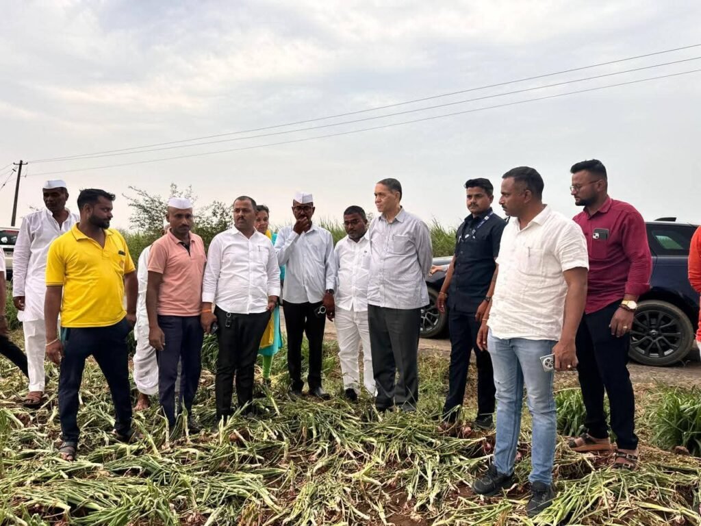 मा.मंत्री दिलीप वळसे-पाटील यांची नुकसानग्रस्त भागाला भेट; शेतकऱ्यांना दिलासा !! fb img 1775202513594