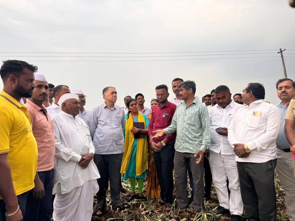 मा.मंत्री दिलीप वळसे-पाटील यांची नुकसानग्रस्त भागाला भेट; शेतकऱ्यांना दिलासा !! fb img 1775202517960