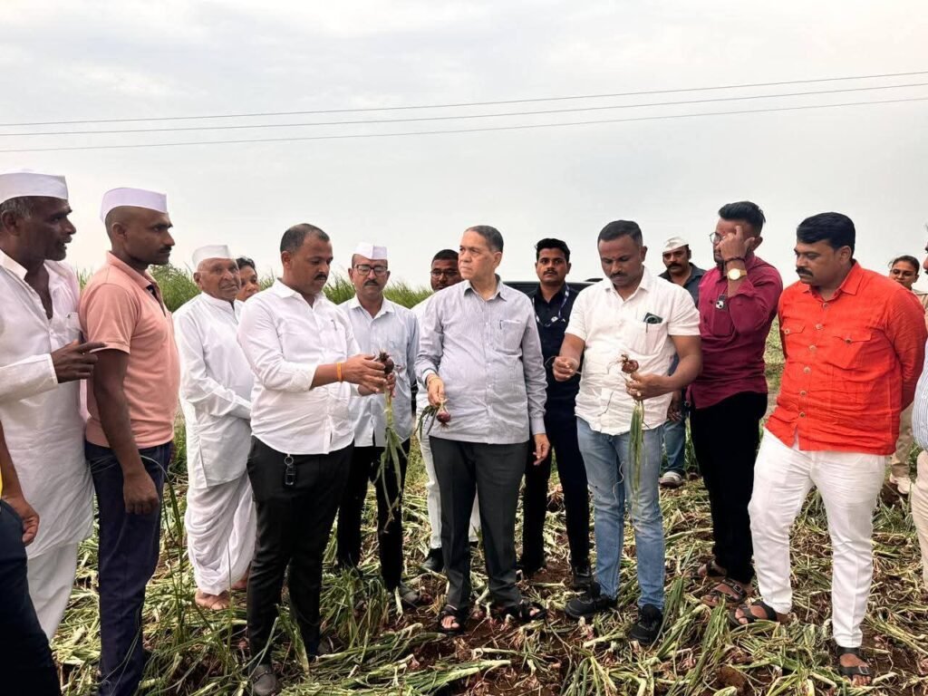 मा.मंत्री दिलीप वळसे-पाटील यांची नुकसानग्रस्त भागाला भेट; शेतकऱ्यांना दिलासा !! fb img 1775202522402