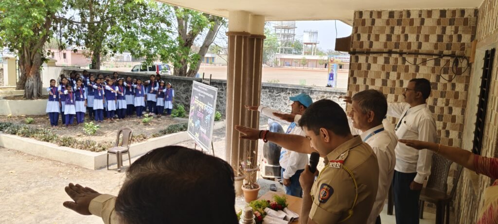 निरगुडसर (ता.आंबेगाव) येथील पंडीत जवाहरलाल नेहरू माध्यमिक व दत्तात्रय गोविंदराव वळसे पाटील उच्च माध्यमिक विद्यालयात रस्ता सुरक्षा व सायबर सुरक्षा विषयक मार्गदर्शन शिबिर संपन्न !! img 20260403 wa0245