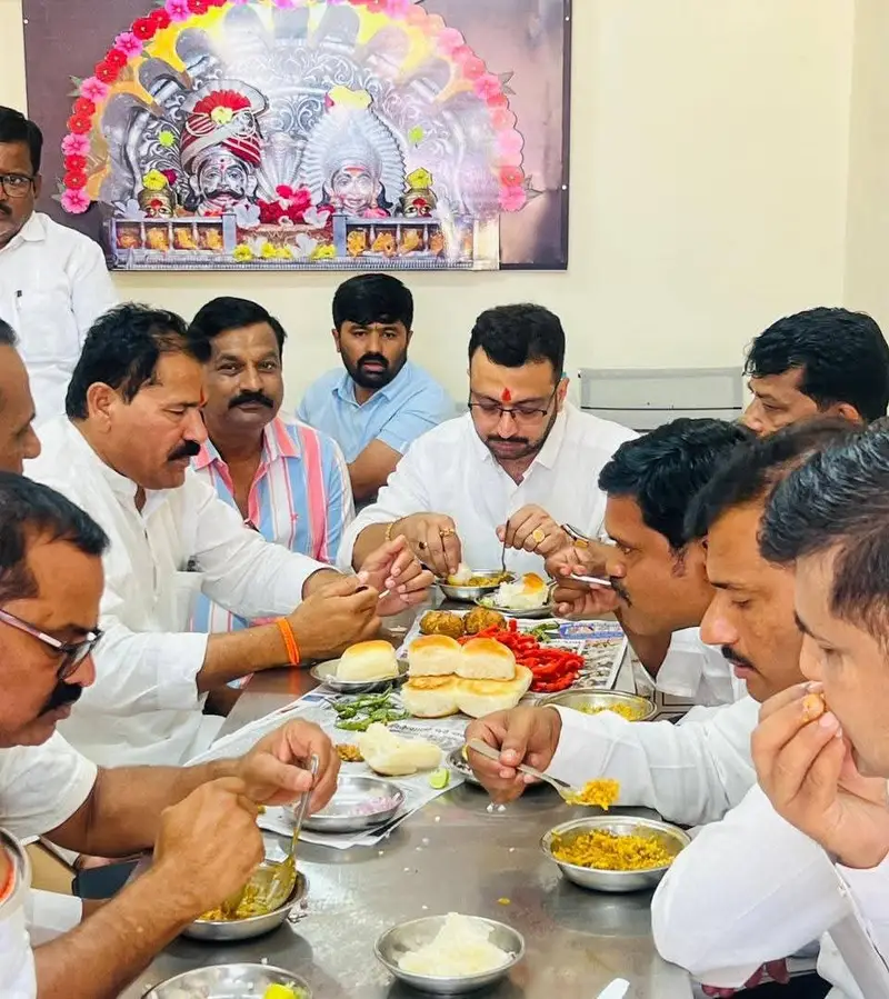 मतदारसंघातून गायब खासदार मिसळ पार्टीत दिसल्याची चर्चा !! img 20260412 wa0443