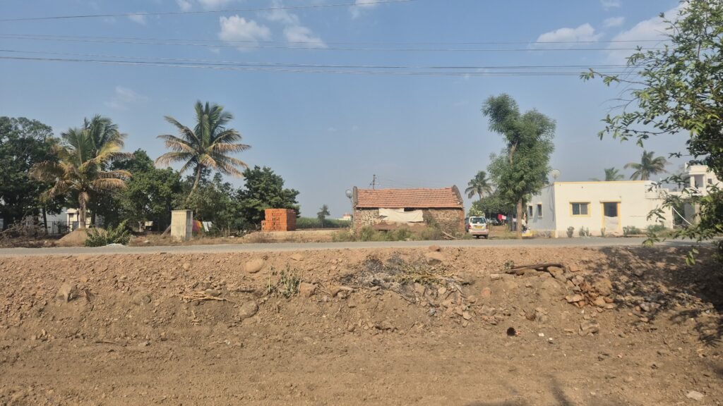 निरगुडसर परिसरात रस्त्याच्या कामामुळे स्थानिकांना सहन करावा लागतोय मनःस्ताप !! 1009453320