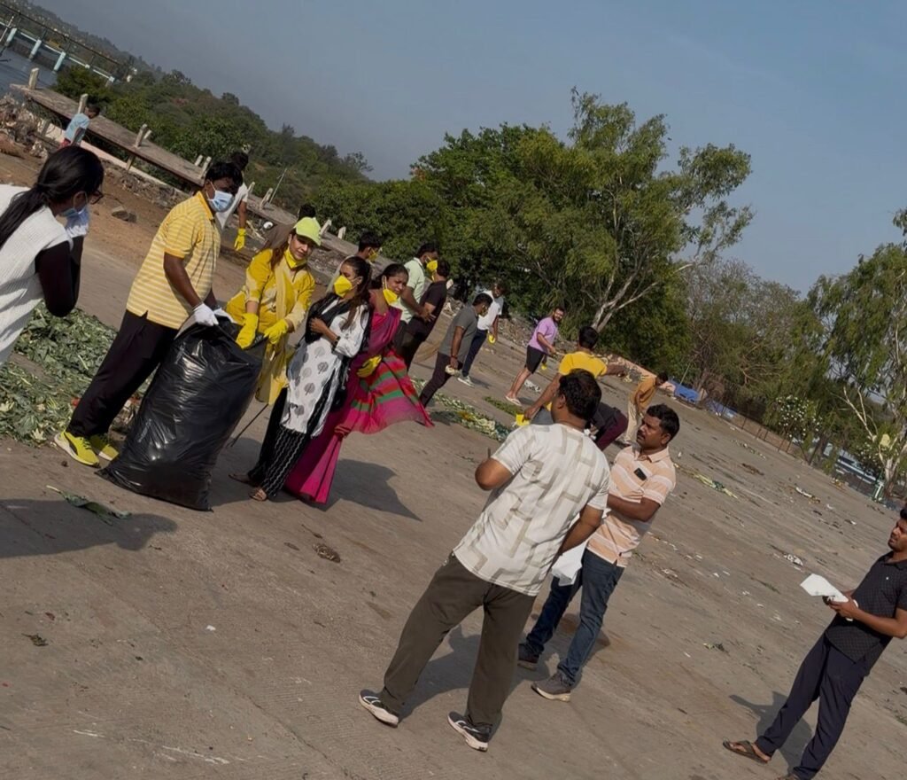 स्वच्छ भगूर – सुंदर भगूर अभियानांतर्गत आठवडे बाजार परिसरात विशेष स्वच्छता मोहीम उत्साहात संपन्न !! 1009562344