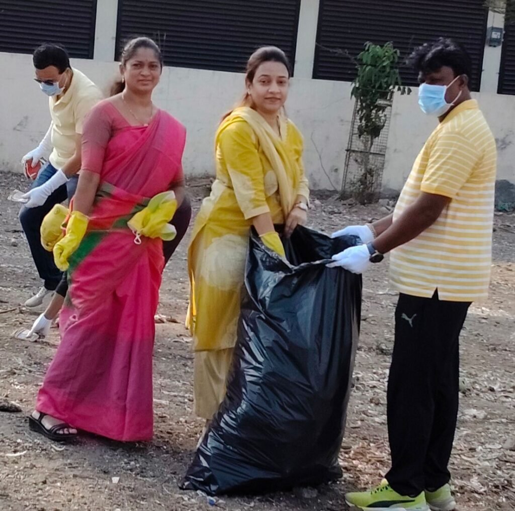 स्वच्छ भगूर – सुंदर भगूर अभियानांतर्गत आठवडे बाजार परिसरात विशेष स्वच्छता मोहीम उत्साहात संपन्न !! 1009562346