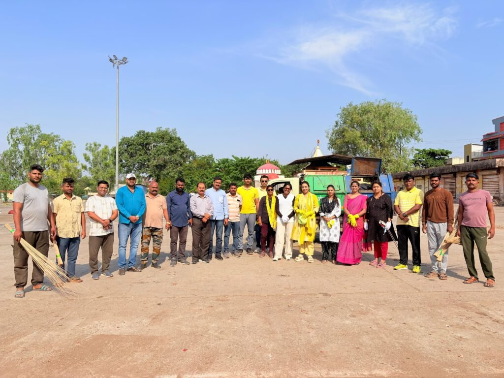 स्वच्छ भगूर – सुंदर भगूर अभियानांतर्गत आठवडे बाजार परिसरात विशेष स्वच्छता मोहीम उत्साहात संपन्न !! 1009562348