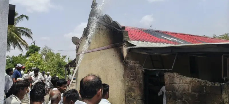 वळती (ता.आंबेगाव) येथे शॉर्ट सर्किटमुळे दोन सख्ख्या भावांचे घर जळून झाले खाक !! 1009786525