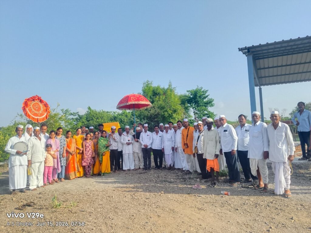 पारगाव (ता.आंबेगाव) येथील सोनमाळ खंडोबा मंदिरात सोमवती निमित्ताने पारंपारिक पद्धतीने संपन्न झाली खंडोबाची मिरवणूक !! 1009815933