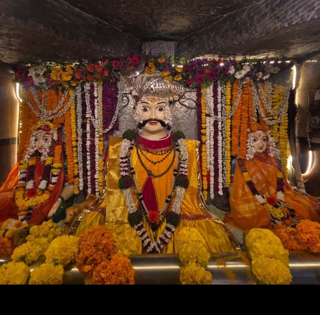 धामणीत सोमवतीला सदानंदाचा येळकोट ; हजारो भाविकांनी घेतले कुलस्वामी खंडेरायाचे दर्शन !! 1009819913