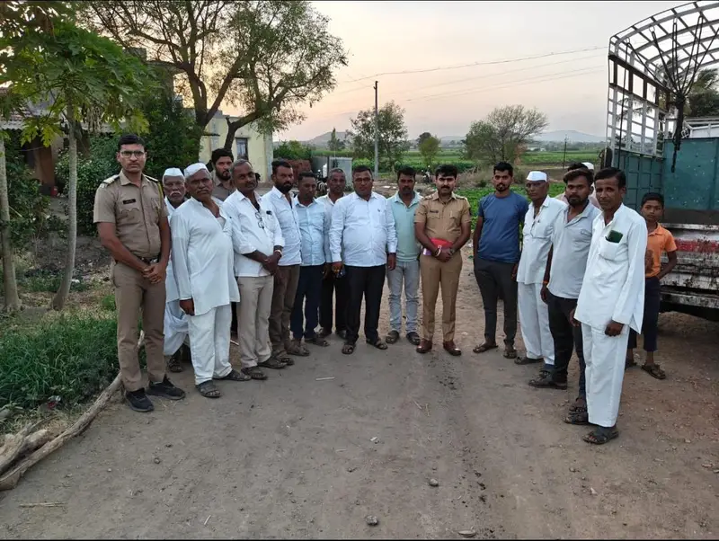 देवगाव (ता.आंबेगाव) येथील शेतरस्त्याचा वाद अखेर मिटला;पारगाव (कारखाना) पोलीस ठाण्याचे सहाय्यक पोलीस निरीक्षक सचिन कांडगे यांच्या मध्यस्थीला आले यश !! 1009845540