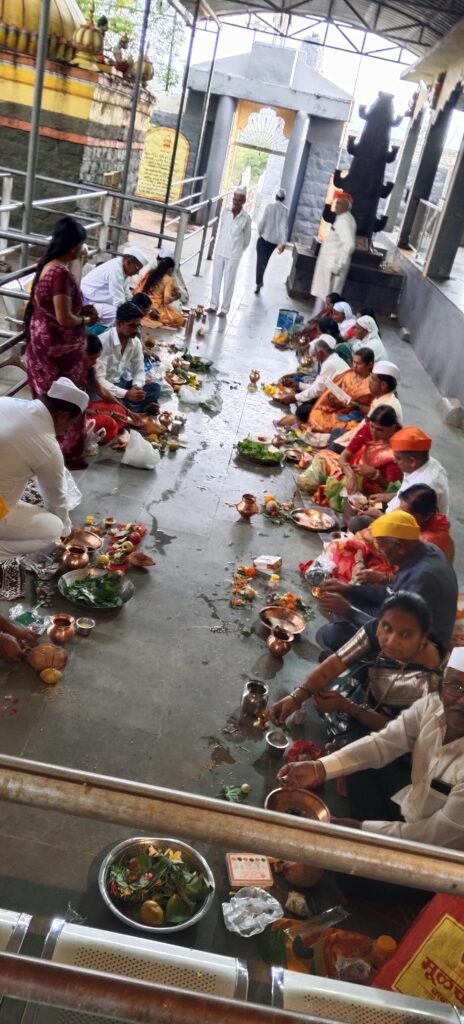 धामणीत खंडोबाला नागीणीच्या पानाचे लेपवन,फळ फुलांची आरास !! 1009987576