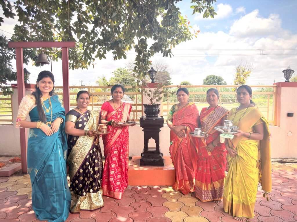 आंबेगाव तालुक्यातील पूर्व भागात पारंपरिक पद्धतीने साजरी झाली वटपौर्णिमा !! 1009989580