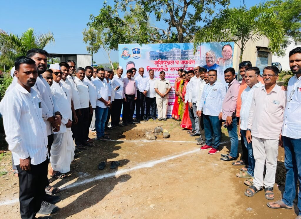 विद्याधाम प्रशाला,लोणी येथे सभागृहाचे भूमिपूजन आणि गुणवंतांचा सत्कार उत्साहात संपन्न !! 1010001429