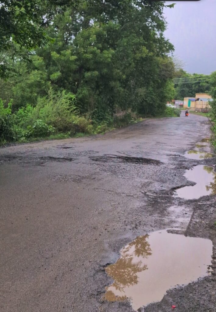 कनेरसर–पाबळ रस्ता मृत्यूचा सापळा; दोन वर्षांपासून दुर्लक्ष, नागरिकांचा संताप !! 1010054634