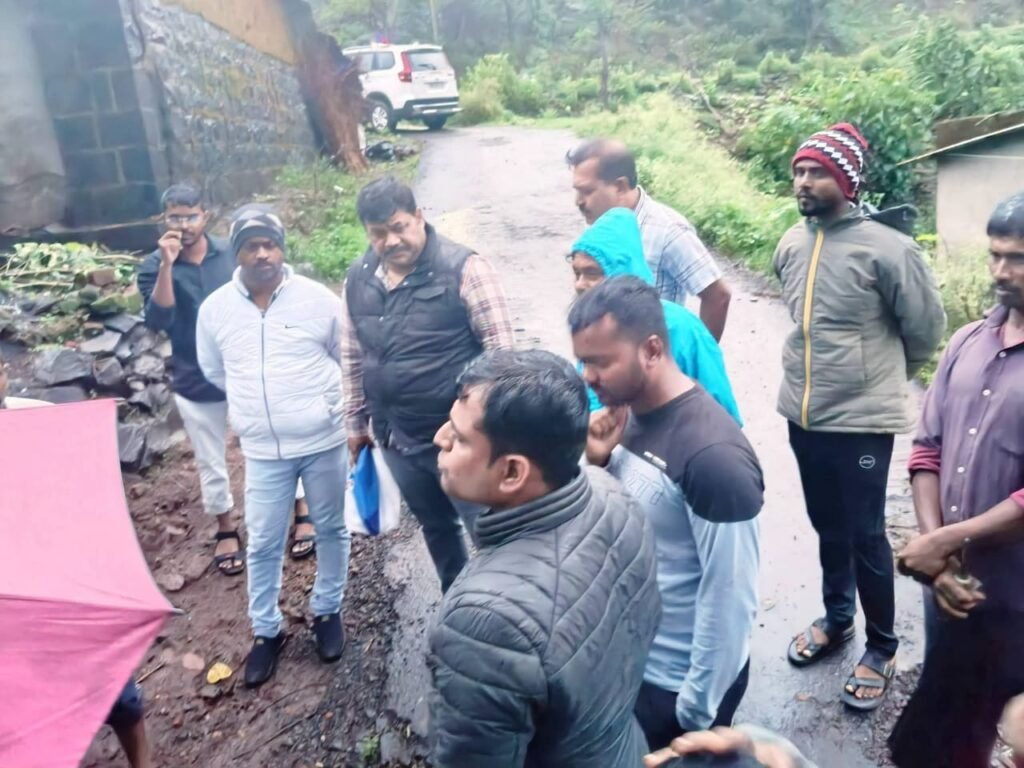 जिल्हा परिषद उपाध्यक्ष विवेक वळसे पाटील यांनी प्रशासकीय अधिकाऱ्यांसमवेत केली आंबेगाव तालुक्यातील पश्चिम भागाची पाहणी !! 1010089501