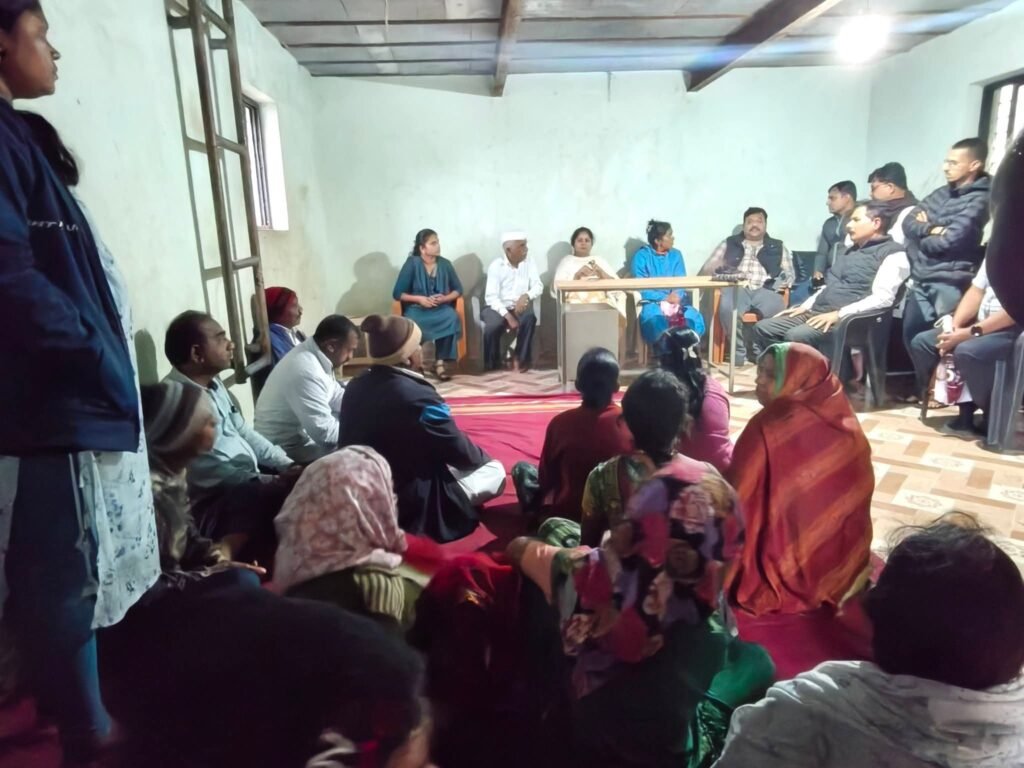 जिल्हा परिषद उपाध्यक्ष विवेक वळसे पाटील यांनी प्रशासकीय अधिकाऱ्यांसमवेत केली आंबेगाव तालुक्यातील पश्चिम भागाची पाहणी !! 1010089504