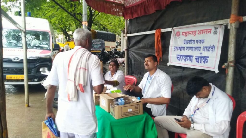 भक्ती विठ्ठलाची… सेवा आरोग्याची! लाखो वारकऱ्यांच्या आरोग्य रक्षणासाठी सज्ज आरोग्य यंत्रणा !! १९२ वैद्यकीय पथके, १७६ रुग्णवाहिका, ४,५०० औषध किट,निवारा केंद्रे, हिरकणी कक्ष आणि शुद्ध पाणी व्यवस्थेसह सर्वसमावेशक आरोग्य नियोजन !! 1010094030