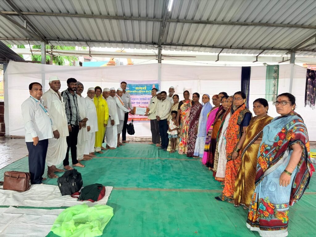 वारकरी सेवेतून मानवतेचा वसा— समर्थ आयुर्वेदिक हॉस्पिटलतर्फे मोफत आरोग्य तपासणी व औषध वाटप !! 1010120119
