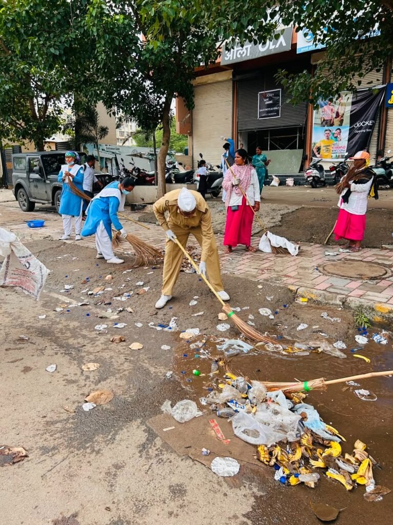 संत निरंकारी मिशन मार्फत पिंपरी-चिंचवड महानगरपालिकेच्या आवाहनाला प्रतिसाद देत व्यापक स्वच्छता अभियान… 1010135226