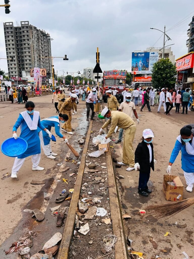 संत निरंकारी मिशन मार्फत पिंपरी-चिंचवड महानगरपालिकेच्या आवाहनाला प्रतिसाद देत व्यापक स्वच्छता अभियान… 1010135228