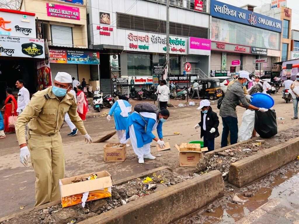 संत निरंकारी मिशन मार्फत पिंपरी-चिंचवड महानगरपालिकेच्या आवाहनाला प्रतिसाद देत व्यापक स्वच्छता अभियान… 1010135230
