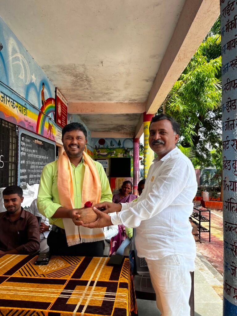 जिल्हा परिषद प्राथमिक शाळा जारकरवाडी येथे सह्याद्री अॅग्रोव्हेट व हिंगे पाटील कृषी उद्योग यांच्या माध्यमातून स्कूल बॅग वाटप !! 1010170789