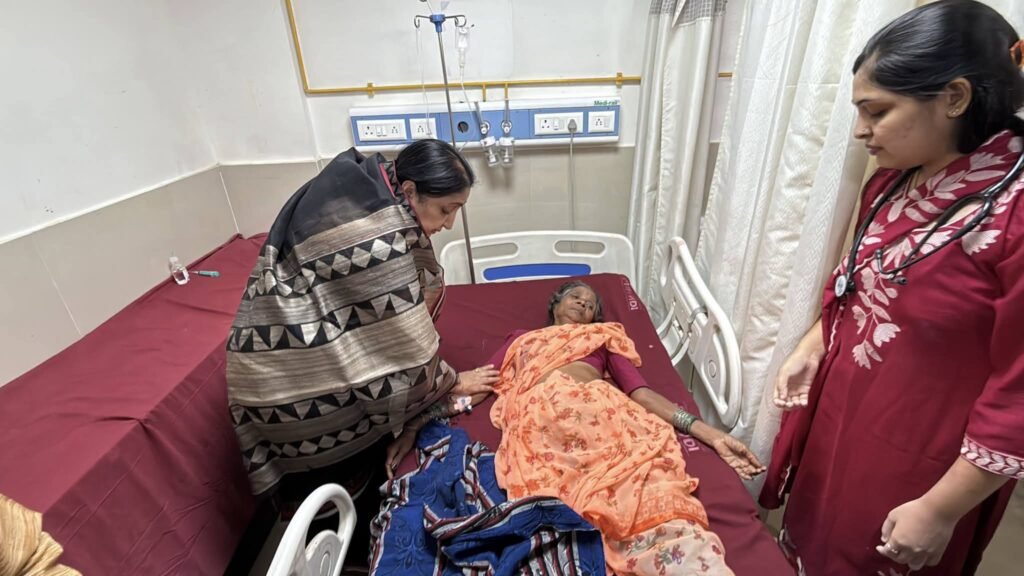 अपघातग्रस्त वारकऱ्यांची उपमुख्यमंत्री सुनेत्रा अजित पवार यांनी घेतली भेट;मृतांच्या वारसांना पाच लाख रुपयांची मदत; जखमींवर मोफत उपचार करण्याचे निर्देश 1010170917
