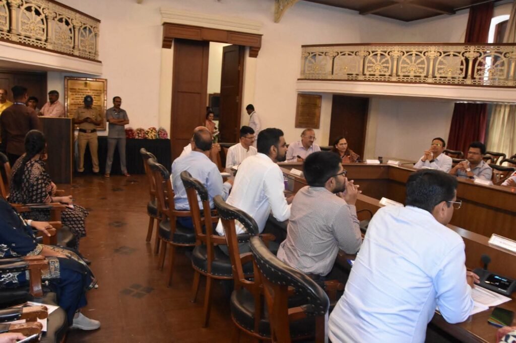 एस.आय.आर कार्यक्रमाचा केंद्रीय उपनिवडणूक आयुक्तांकडून आढावा 1010182676