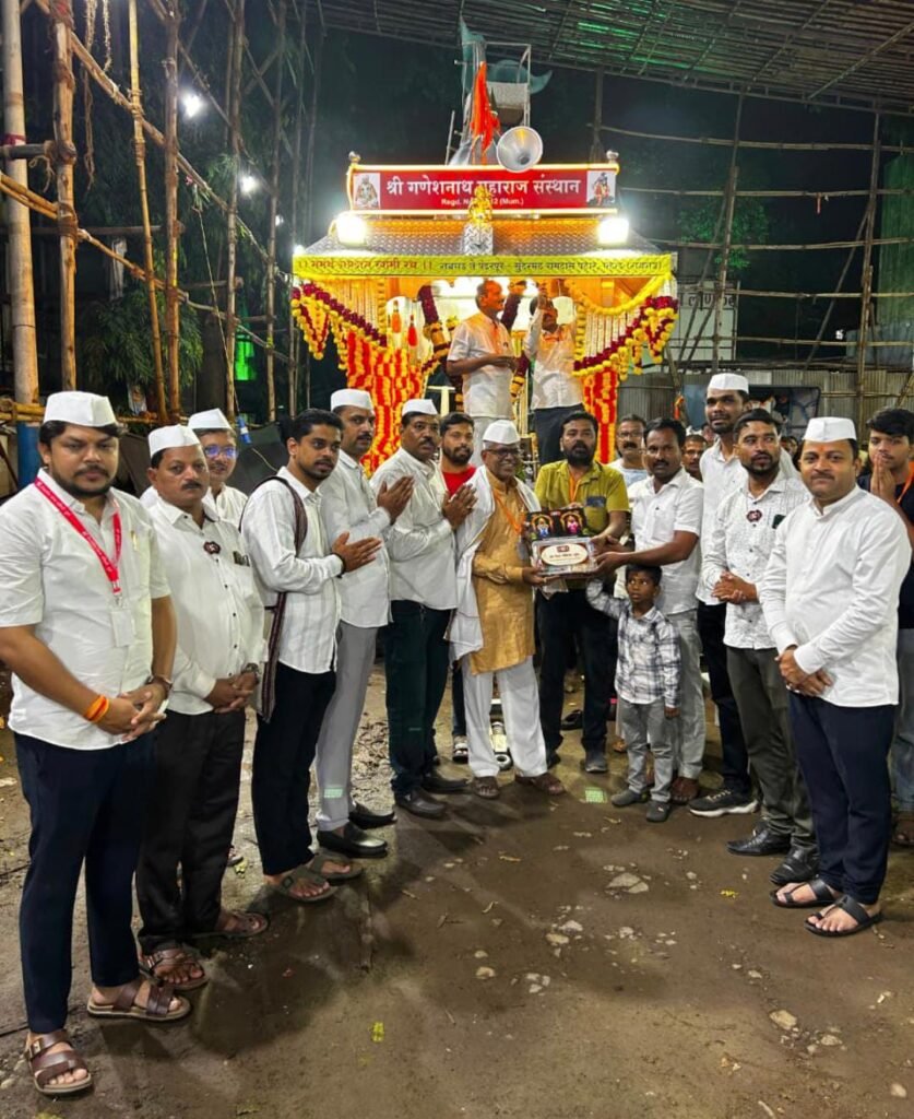 "श्री वसंतस्मृती वारकरी प्रथमोपचार सेवा संच" वाटपाच्या अखंडित सेवार्थ भावनेचे दिंड्यांकडून कौतुक !! 1010183412