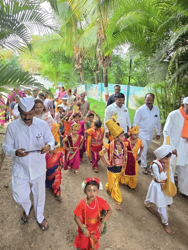 जिल्हा परिषद प्राथमिक शाळा जवळे येथे बालचमूचा दिंडी सोहळा उत्साहात संपन्न !! 1010225944