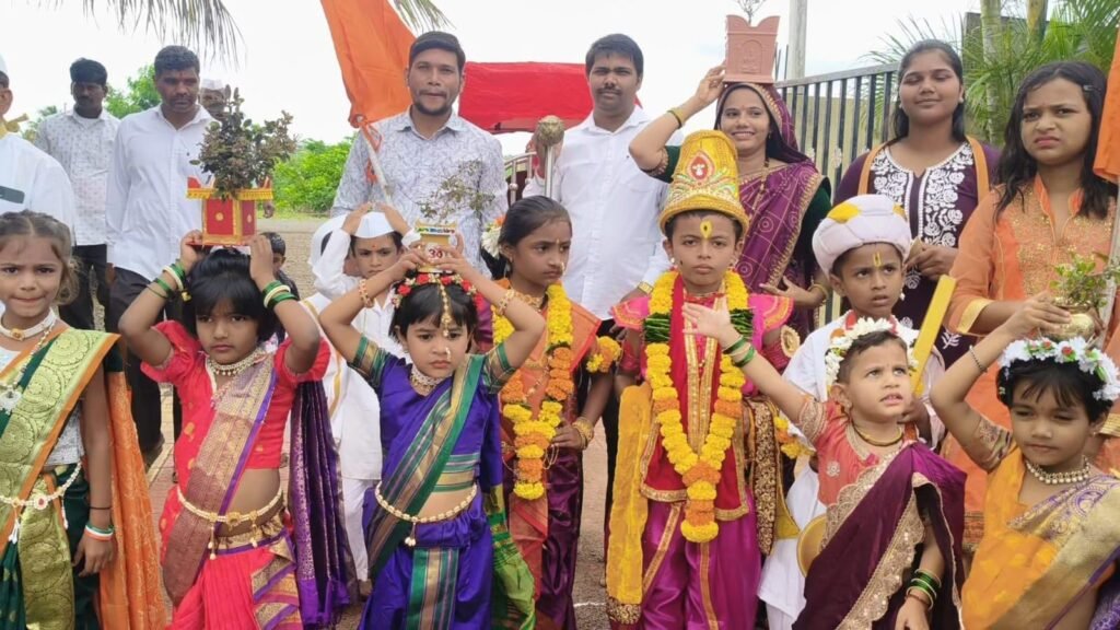 जिल्हा परिषद प्राथमिक शाळा वाळुंजनगर येथे उत्साहात संपन्न झाला बालचमुचा दिंडी सोहळा !! 1010226431