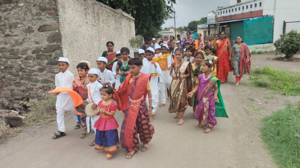 जिल्हा परिषद प्राथमिक शाळा ढोबळेवाडी (जारकरवाडी) येथे बालचमूंचा दिंडी सोहळा उत्साहात संपन्न !! 1010226864