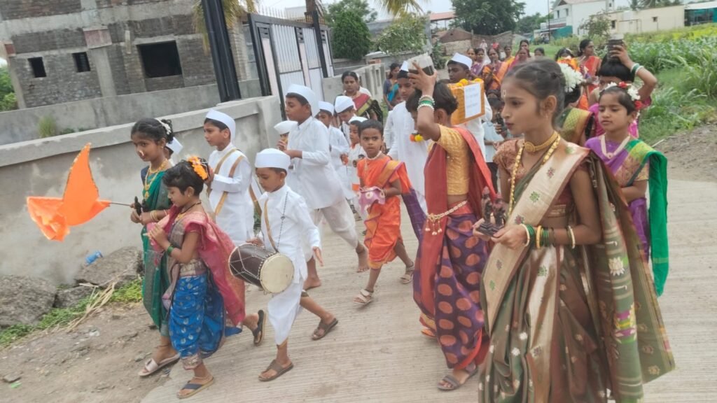 जिल्हा परिषद प्राथमिक शाळा ढोबळेवाडी (जारकरवाडी) येथे बालचमूंचा दिंडी सोहळा उत्साहात संपन्न !! 1010226866