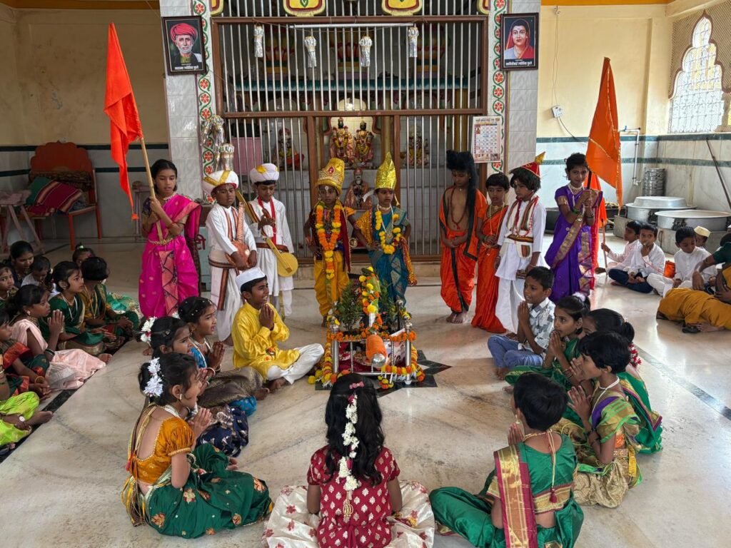 धामणी (लोणी ) येथे रंगला विठ्ठल नामाचा जयघोष !! 1010228702